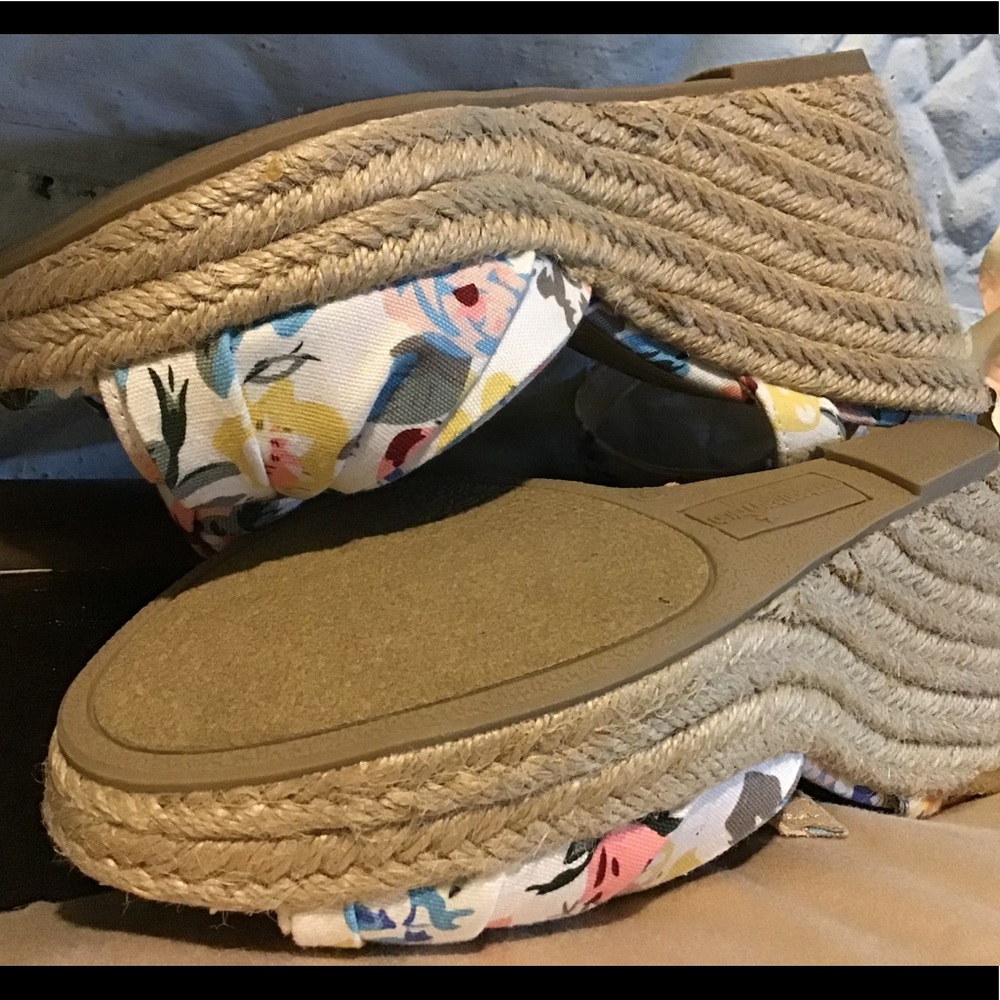 NWT MontegoBay Club - tropical  print strap wedges - Picture 5 of 7